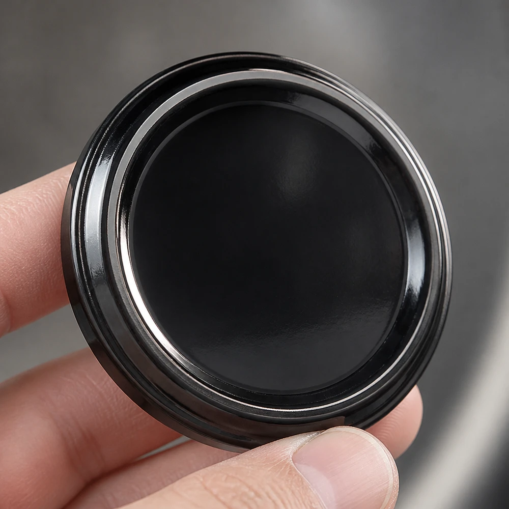 UNiTWIST TO48 BPA-NI schwarzer Miniaturdeckel 48mm BioSeal fingergerechte Größe Detailaufnahme