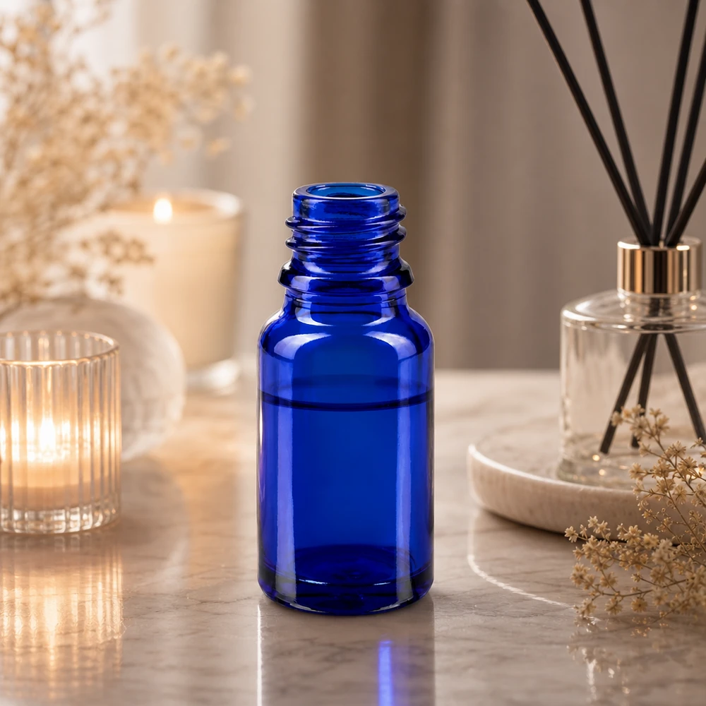 Praktische kleine Apothekerflasche 10ml in blau für mobile Anwendung und Reiseapotheke
