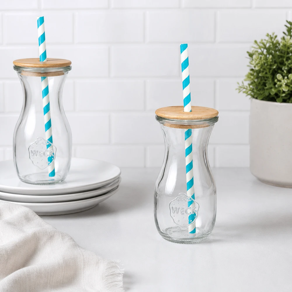 6 x WECK 290ml Saftflasche RR60 mit Holzdeckel und 100 Öko S 2 WECK Glasflaschen 290ml Holzdeckel türkis-weiße Öko-Strohhalme Küchendeko weiße Fliesen Teller Pflanze