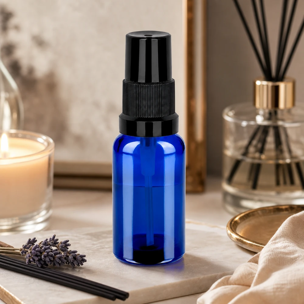 Stilvolle blaue 20ml Sprayflasche STD BlueLine mit schwarzem Sprühkopf für Beauty-Routinen