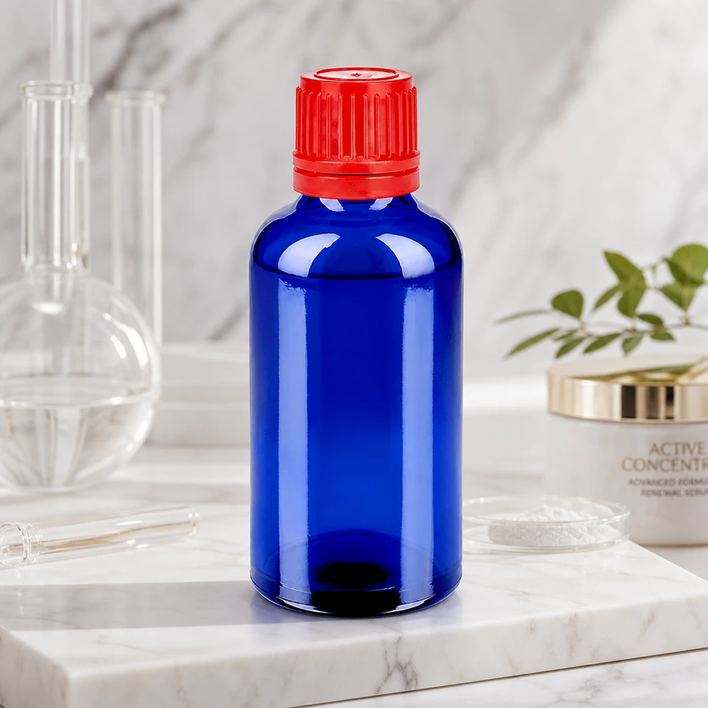 50ml Flasche mit lichtschützender blauer Glasoberfläche und rotem SV Verschluss 11mm OV BlueLine UT18/50