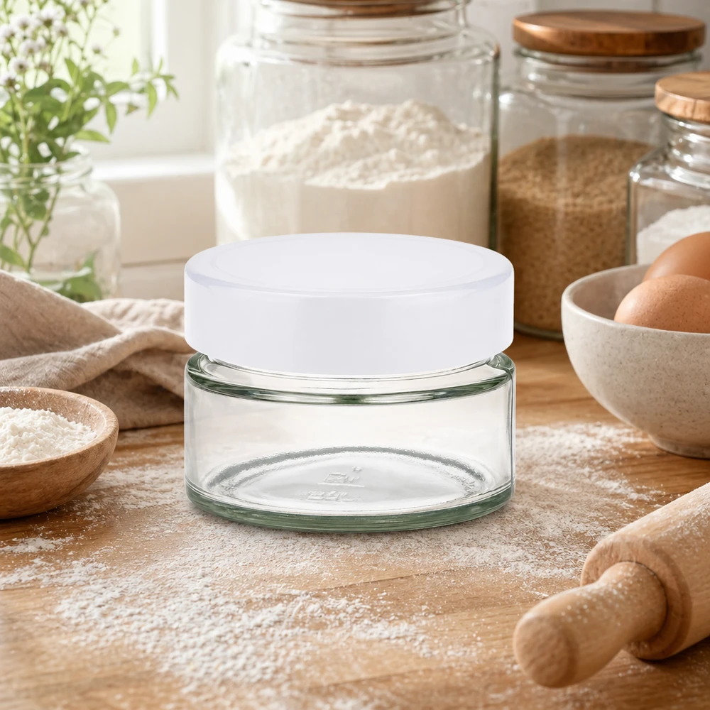130ml Rundglas UNiTWIST BasicSeal weiß in Küche mit Backzutaten - Mehl Eier Nudelholz Küchenambiente