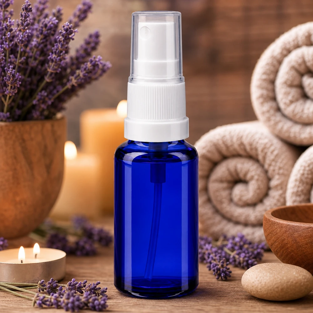 Apothekenflasche blau 20ml Sprayaufsatz weiß Blauer 20ml Minitflakon aus Apothekerglas mit weißem Sprühaufsatz für Reisegrößen