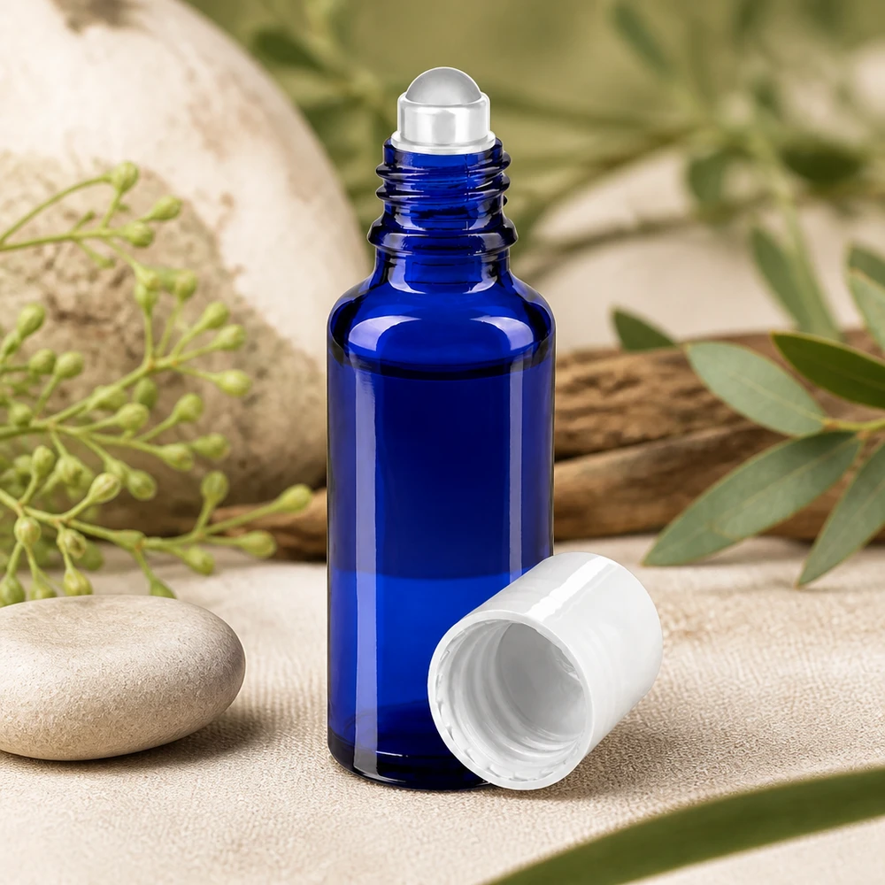 Kleine blaue Glasflasche 30ml mit Metallrollkugel für Aromatherapie und Körperpflege