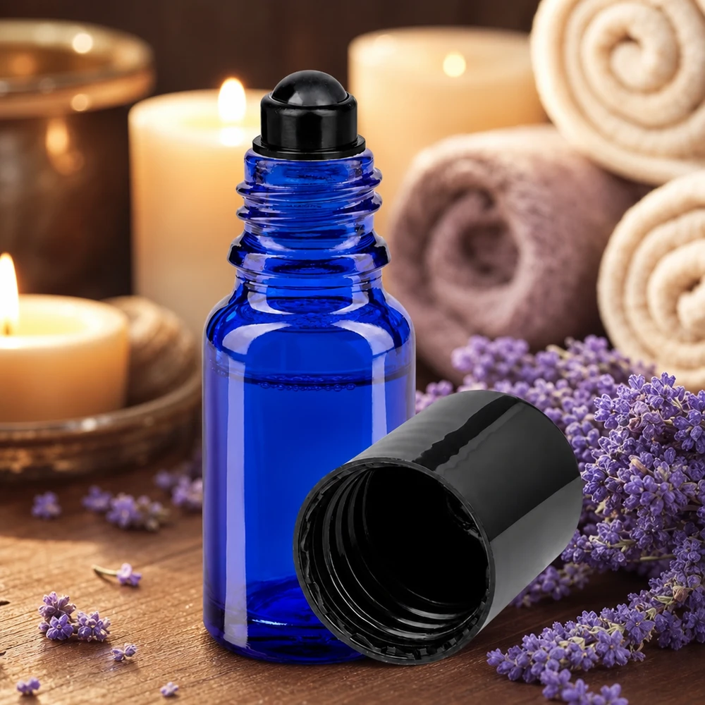 Apothekenflasche blau 10ml Roll-On Verschluss schwarz Kleine blaue Roll-On Flasche 10ml aus ApoGlas für ätherische Öle mit Lavendelzweigen