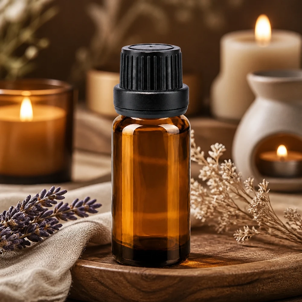 10ml Tropfflasche aus braunem Schutzglas mit schwarzem Originalitätsverschluss im Wellnessambiente
