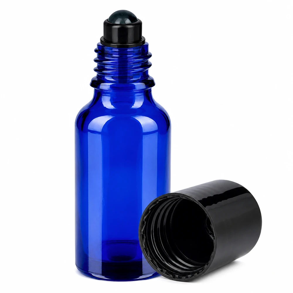 Kompakte 20ml Roll-On Flasche in königsblau mit schwarzem Kugelaufsatz für unterwegs