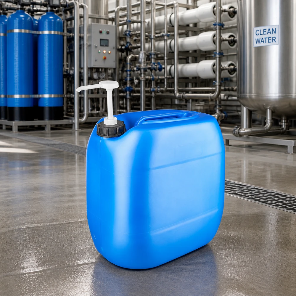 Kanister 30 Liter blau mit Dosierpumpe Stapelbarer UN-Kanister 30 Liter blau mit Dosierpumpe für Chemikalien und Reinigungsmittel