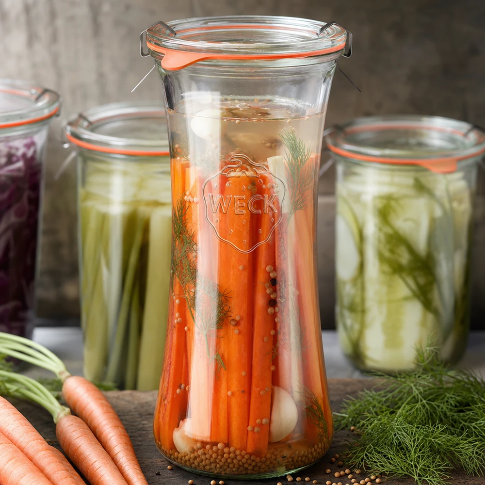 700ml Delikatessenglas komplett WECK RR80 WECK Delikatessenglas 700ml RR80 mit eingelegten Karotten und Dill, fermentierte Gemüsekonserven in Einmachgläsern