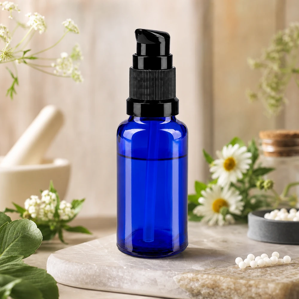 Apothekenflasche blau 20ml PumpVerschluss schwarz Standard Handliche 20ml Pumpflasche kobaltblau aus UV-Schutzglas mit schwarzem Standardpumpkopf