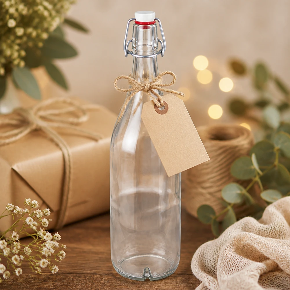 1000ml Glasflasche mit Bügelverschluss Porzellan als Geschenk mit Anhänger und natürlicher Deko Arrangement