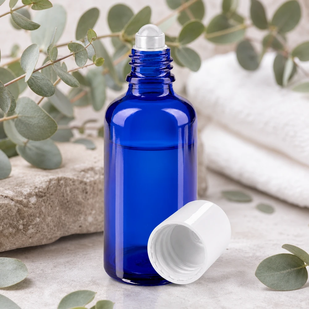Apothekenflasche blau 50ml Roll-On Verschluss weiß Hochwertige 50ml Rollflasche aus blauem UV-Schutzglas mit weißem Verschluss für Kosmetik