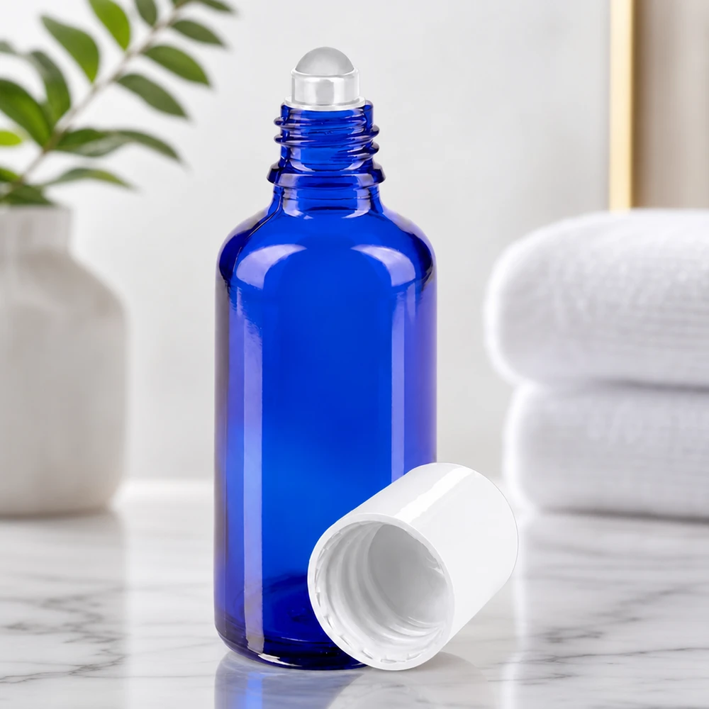 Apothekenflasche blau 50ml Roll-On Verschluss weiß Blaue 50ml Roll-On Dosierflasche aus UV-Schutzglas mit weißem Verschluss für Aromatherapie
